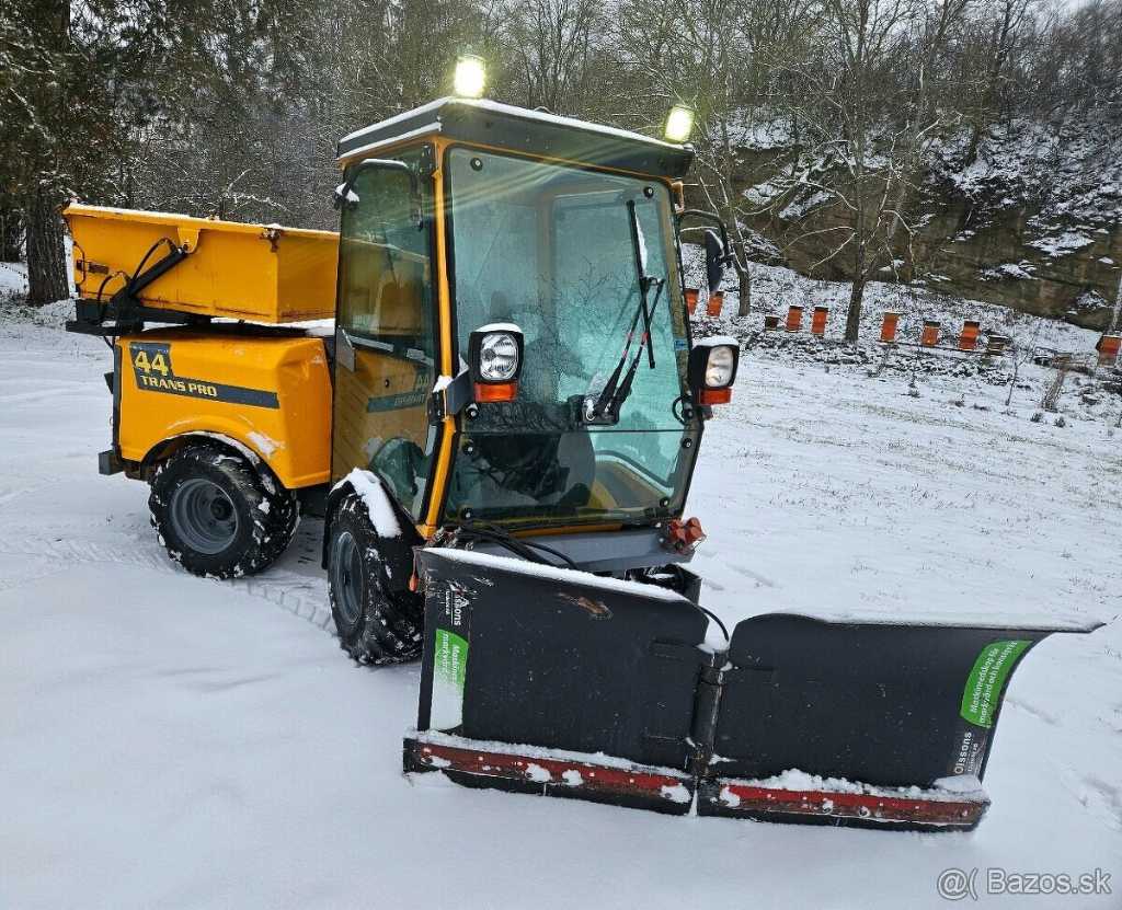 🚜 Výkonný stavebný stroj BelosTrans 2015 - foto 1