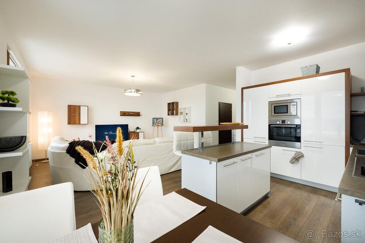 ✨ SKVELÝ Byt v Banskej Bystrici s Úžasným Výhľadom! 🏡 - foto 1